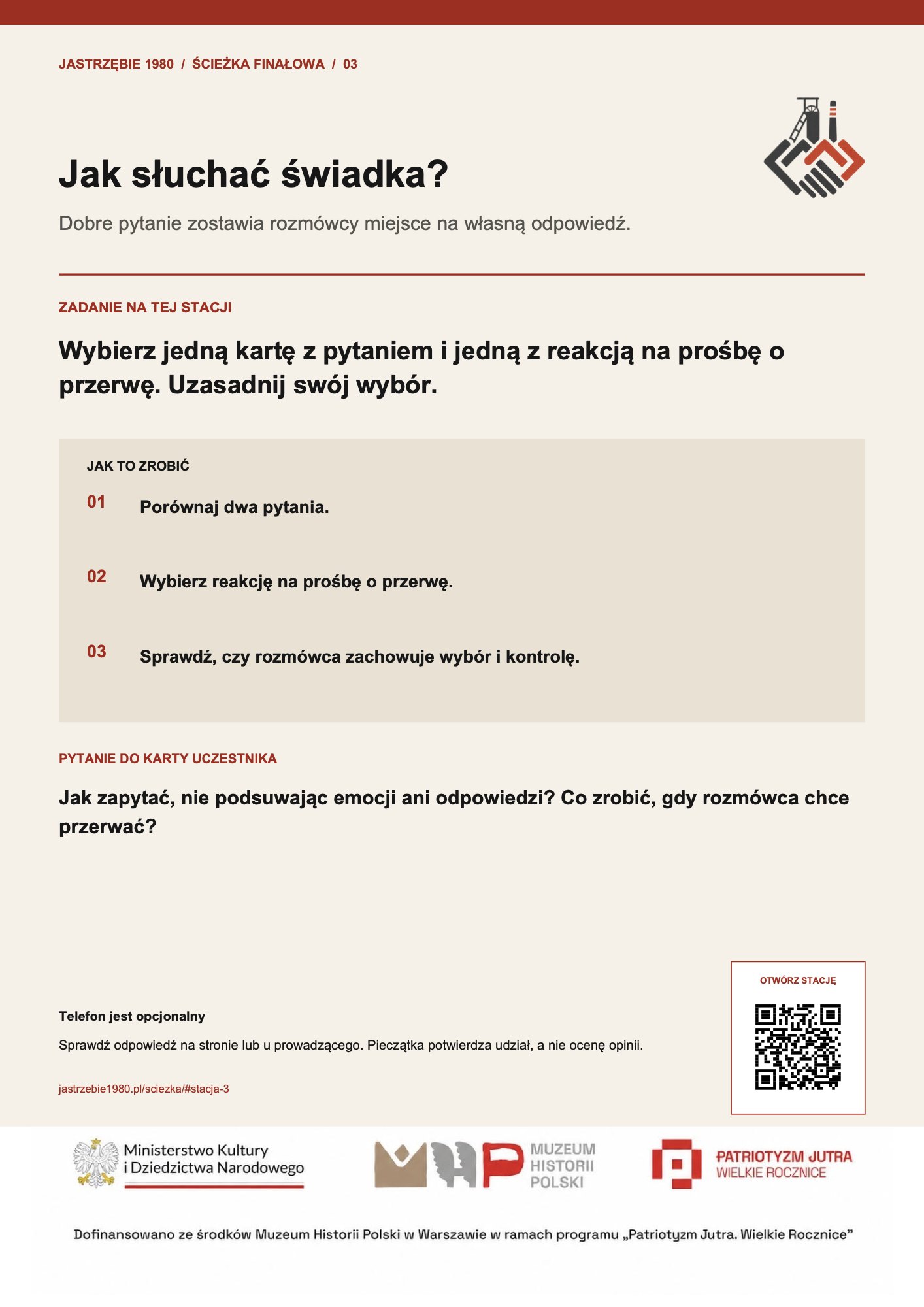 Plansza stacji 03 ścieżki finałowej z tytułem „Jak słuchać świadka?”: opis zadania, trzy kroki, pytanie do karty uczestnika, kod QR i logotypy grantodawców.